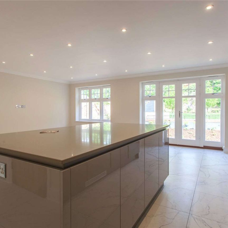 Aston Gate is an exclusive mixed development of apartments and houses set in the vibrant village of Wargrave. - Photo 1