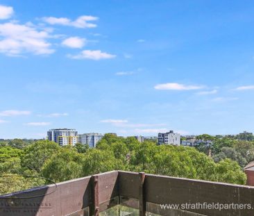 Renovated top floor unit with views! - Photo 6