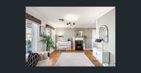 Classic charm and modern updates - Photo 5