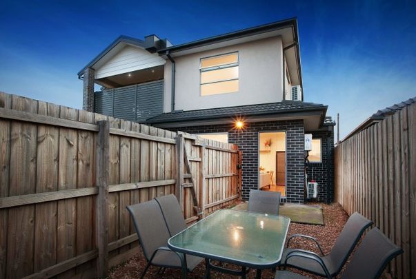 2/22 Epstein Street, Reservoir VIC 3073 - Photo 1