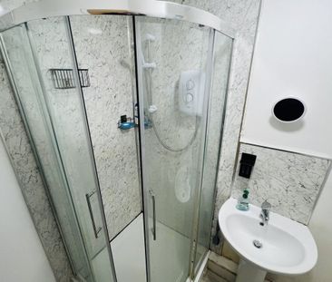 West Parade Flats - Photo 5