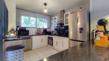 Location Maison 4 pièces 89m² LA LONDE LES MAURES 83250 - Photo 2