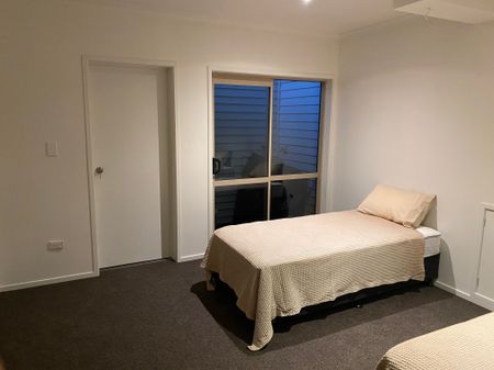 Maraetai, 2 Bedrooms in Prime Location - Photo 2