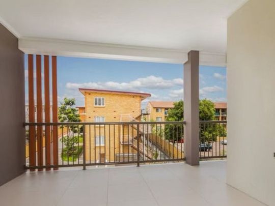 Spacious 2-Bedroom Apartment in the Heart of West End - Photo 1