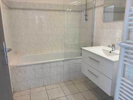 Location Appartement 4 pièces 85m² AUBENAS 07200 - Photo 3