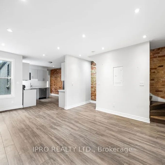 Condo Townhouse For Lease | W9256696 - Photo 1