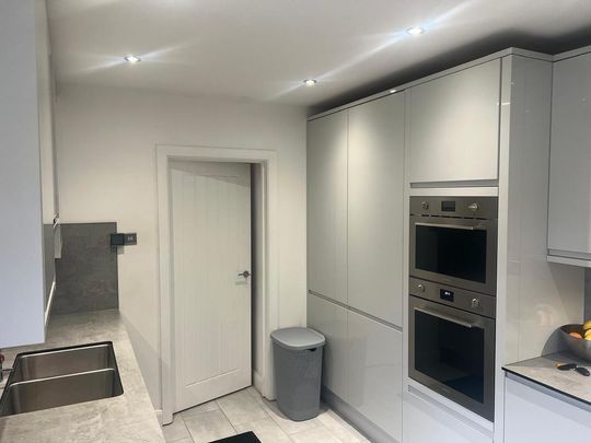 3 bedroom end of terrace house to rent - Photo 1