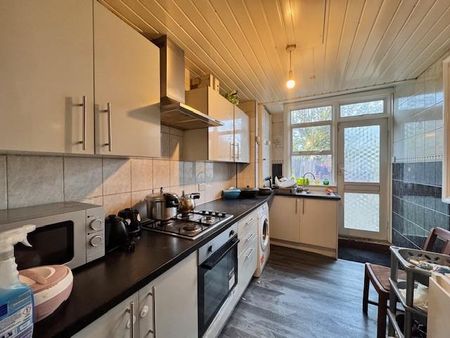 4 bedroom terraced house to rent - Photo 5