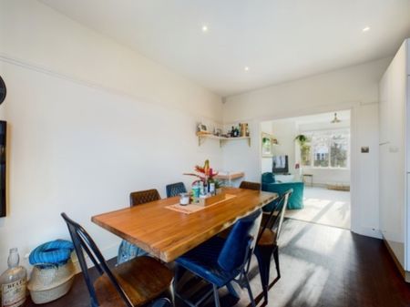 Mead Road, Leckhampton, Cheltenham, GL53 - Photo 3