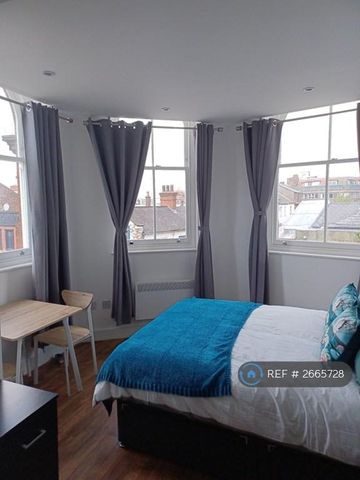 Studio to rent - Photo 3