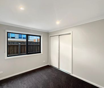🏡 Brand New 3-Bedroom Townhouse in Wollert - Photo 2