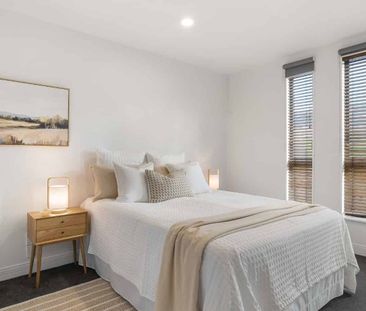 Newmarket - 3 Bedrooms, 2 Bathrooms, 2 Living Areas, 2 Carparks, Great Location - Photo 4