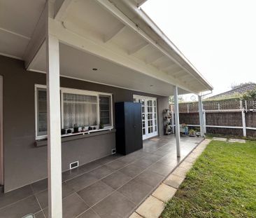 3 Bedroom Art Deco Home - Photo 4