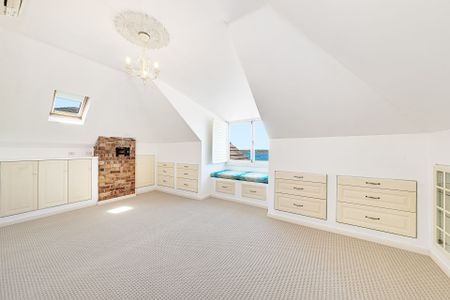 Elevated Balmoral Slopes Residence with Self-Contained Flat and Sweeping Beach Views - Photo 2