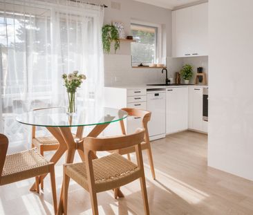 Easy living, close to all amenities - Photo 4