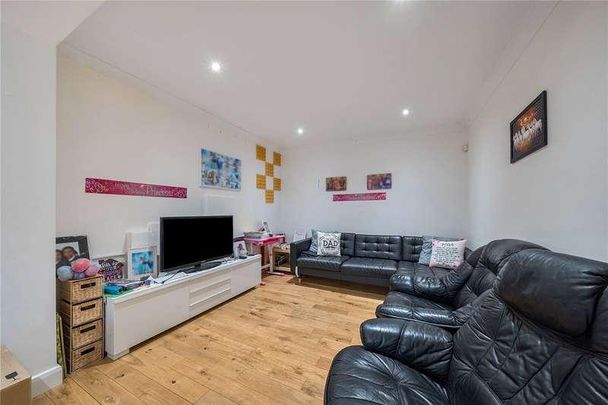 Ridgehurst Avenue, Watford, Hertfordshire, WD25 - Photo 1