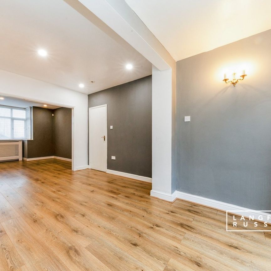 Detached House to rent - Woodlea Drive, Bromley, BR2 - Photo 1