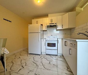 Two bedroom furnished basement suite - Photo 2