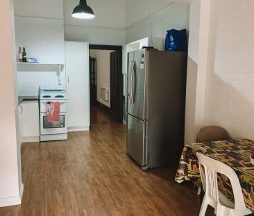 Stylish Three-Bedroom Home in Prime Richmond Location! - Photo 5