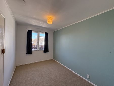 4 Bedrooms + Huge Garage + Pet Friendly! - Photo 5