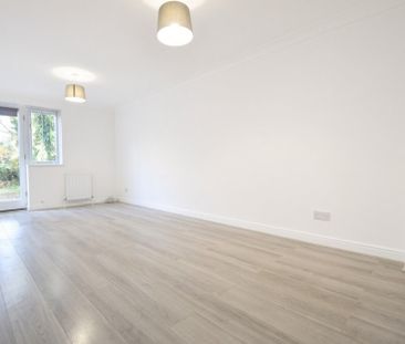 4 bedroom Property to rent - Photo 2