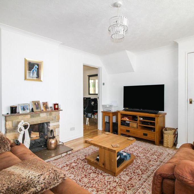 3 bedroom semi-detached house to rent - Photo 1