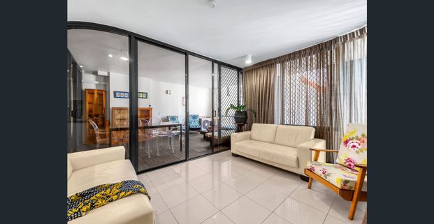 Stylish 2-Bedroom Apartment in Sought-after New Farm - Photo 1