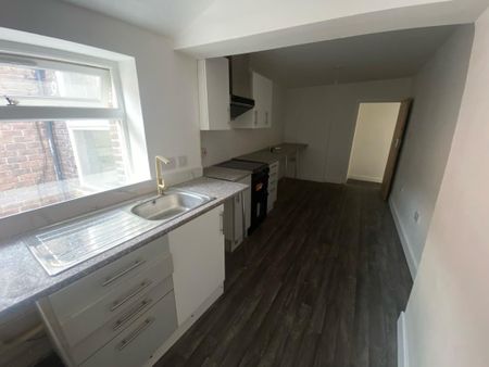 2 bedroom flat to rent - Photo 4