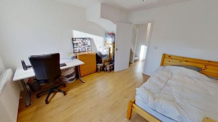 3 bedroom semi-detached house to rent - Photo 4