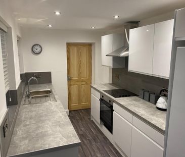 4 bedroom terraced house to rent - Photo 4