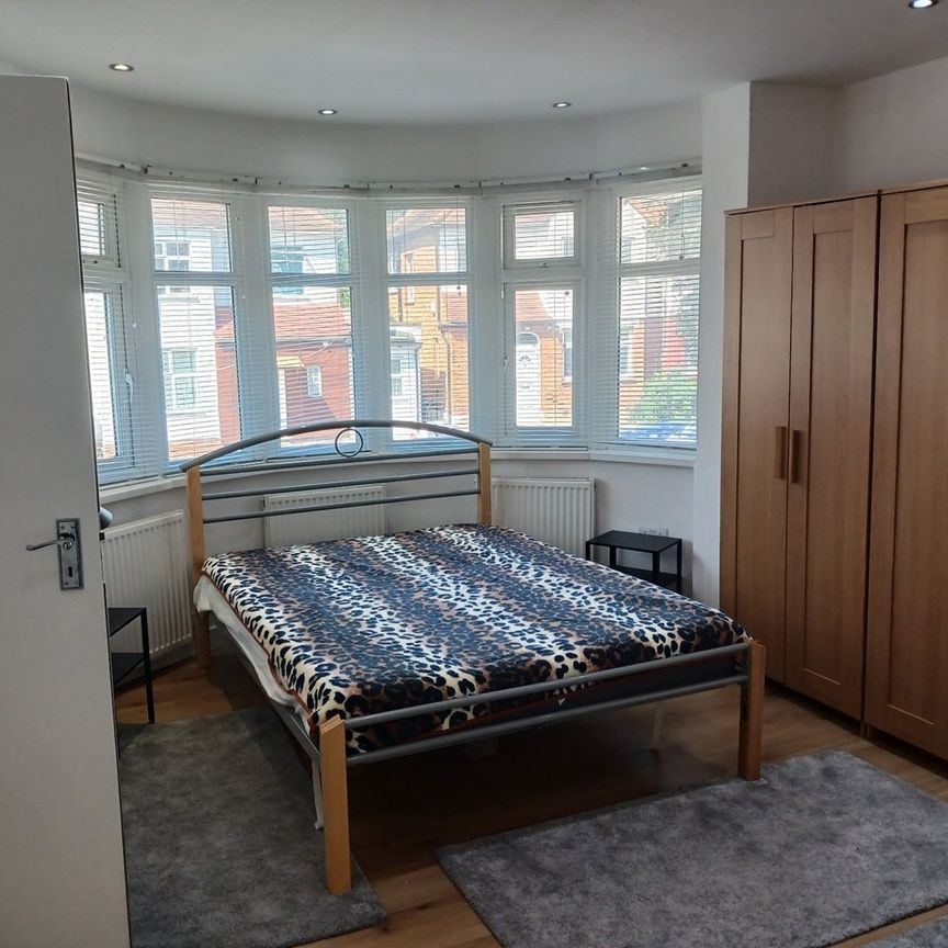 1 Bed Flat, Hendon, NW4 - Photo 1