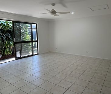 MODERN TWO BEDROOM DUPLEX IN PRIME PALM BEACH LOCATION - Photo 1