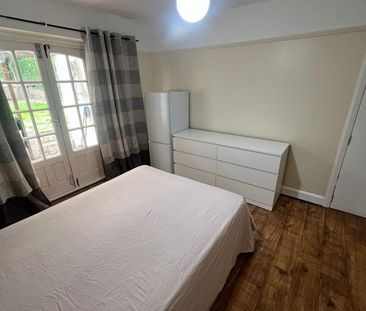 Room in a Shared Flat, Crest Road, NW2 - Photo 3