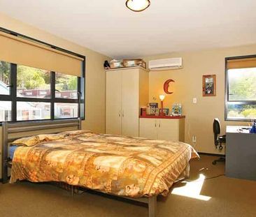 Superb Studio Room Accommodation - Available now! - Photo 3