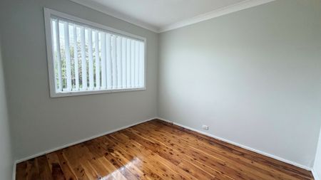 Neat And Tidy 3 Bedroom Home With A Sunroom!! - Photo 3