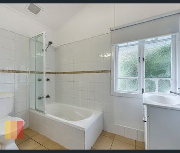 REFURBISHED 4 BEDROOM HOUSE IN NEWMARKET ! - Photo 6