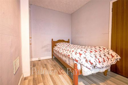 2 bedroom terraced house to rent - Photo 4