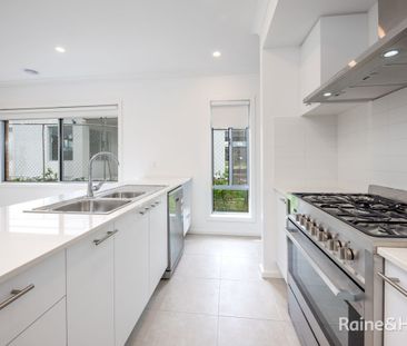 Modern 4 bedroom home - Photo 4