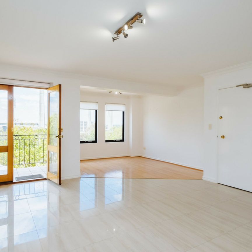 2/16-28 Waterloo Crescent, East Perth - Photo 1
