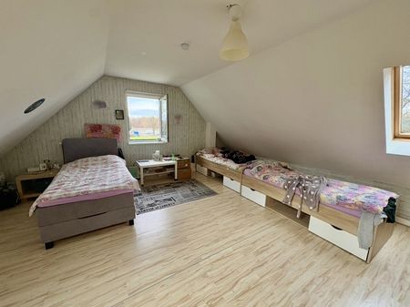 Großzügige 6-Zimmer Maisonettewohnung mit Garten! - Photo 3