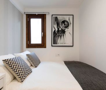 Central two bedroom apartment near the Boqueria market - Photo 2