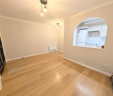 Newly Decorated 1 Bed Maisonette - Photo 3