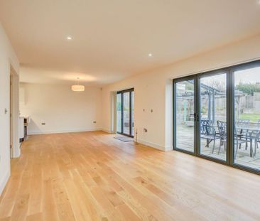 4 bedroom detached house to rent - Photo 2