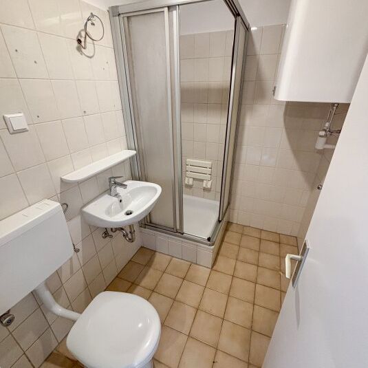 Teilsanierte Single-Wohnung in Zeltweg - Photo 1