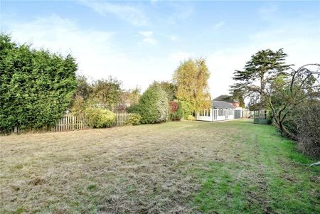 6 bedroom bungalow to rent - Photo 2