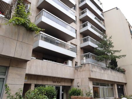 À LOUER GRAND STUDIO 26.42m2 + TERRASSE DE 18m2 BOULOGNE BILLANCOURT. - Photo 2