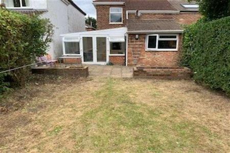 Bedroom Semi Detached House In Bournemouth, BH9 - Photo 5