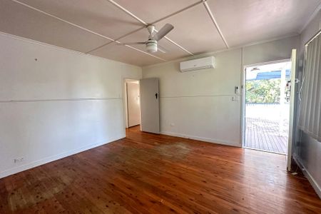 Spacious Family Home in Great Location! - Photo 4