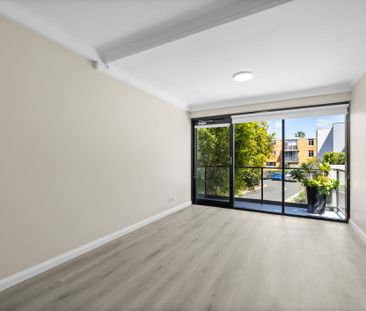 LIGHT FILLED APARTMENT IN HEART OF MOSMAN VILLAGE - Photo 3