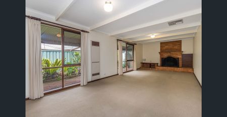 FAMILY HOME – 2 LIVING AREAS – 2 BATHROOMS – SHED/WORKSHOP – BIG BLOCK - Photo 4